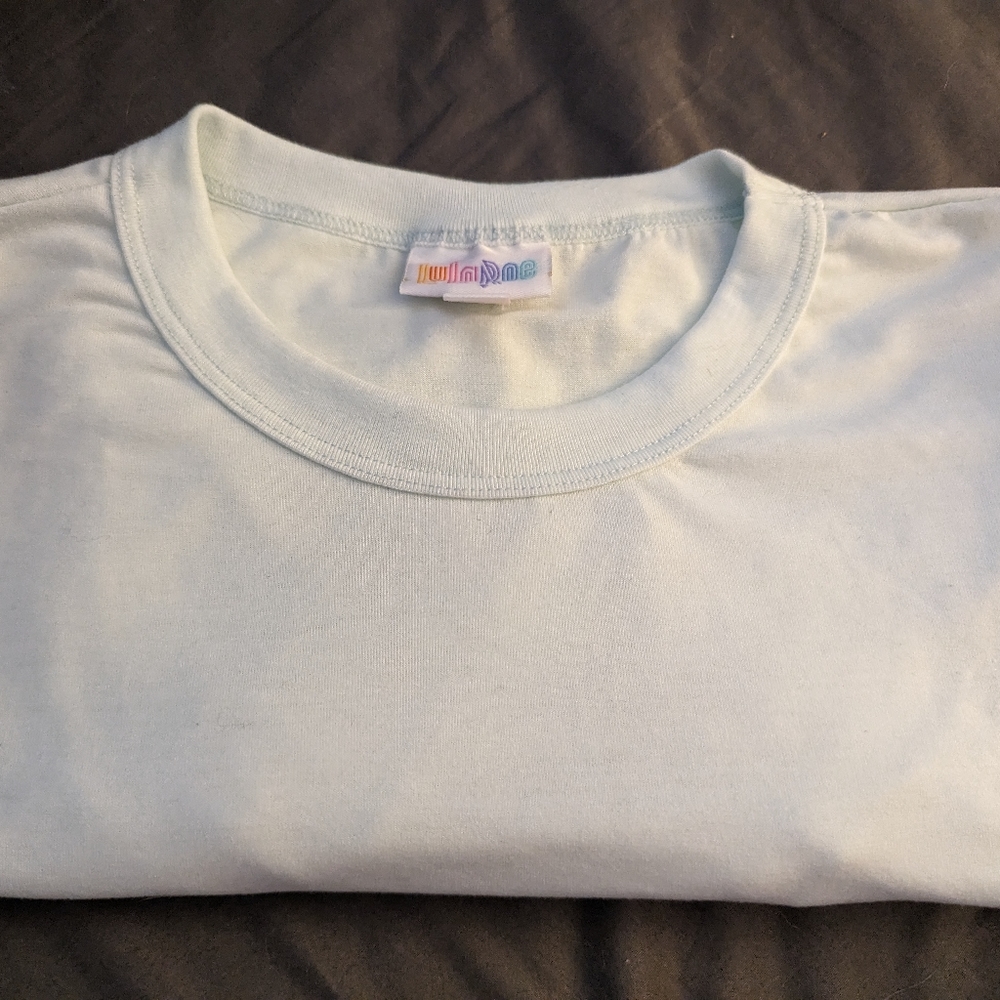 Very light green tee shirt - lularoe Liv